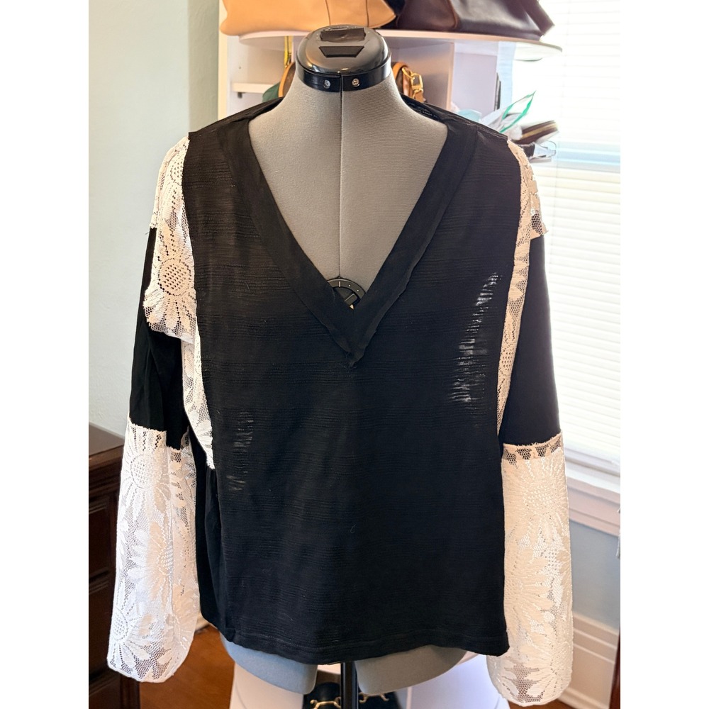 POL Lace Contrast Top Medium Black White Floral Crochet V-Neck Boho Chic